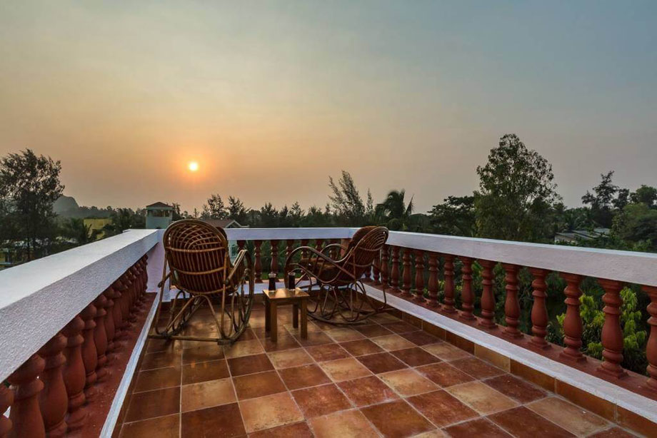 5 BHK Pet-friendly Villa Near Kashid Beach - Short Break Co.